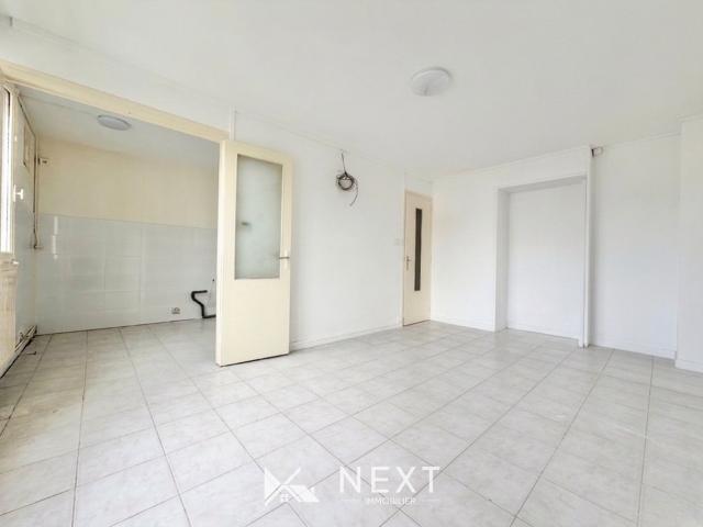 Appartement T4 avec balcon et vue Belledonne et Chartreuse à proximité immédiate du campus Neyrpic