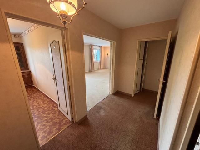 APPARTEMENT T4 AVEC BALCON ET ISOLATION EXTERIEURE FAITE