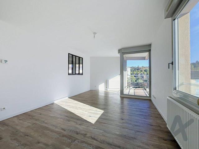 Appartement T4 avec balcon et stationnement