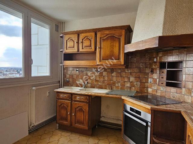Appartement T4 avec balcon, parking, cave et gardien, quarti. 76m² Chalon sur Saône