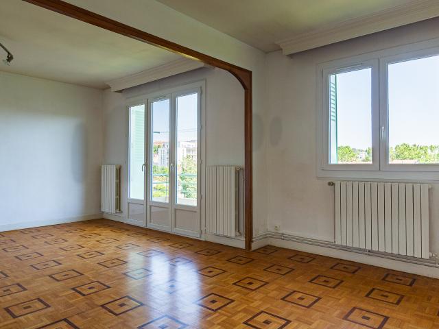 Appartement T4 dernier étage avec 2 balcons et cave 26000 VALENCE