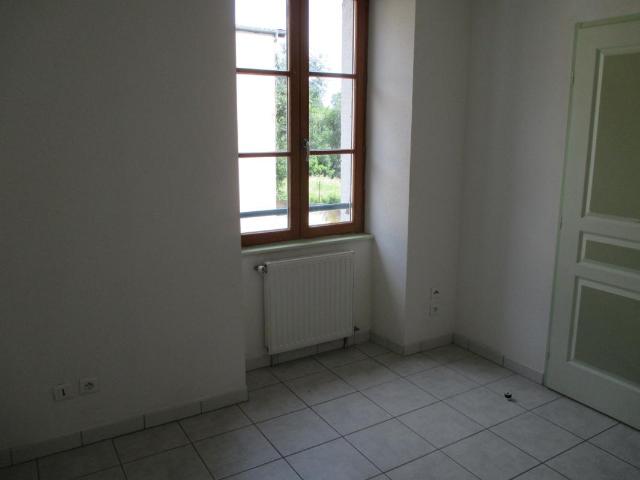 Appartement T4 avec garage et cave à Port sur Saône
