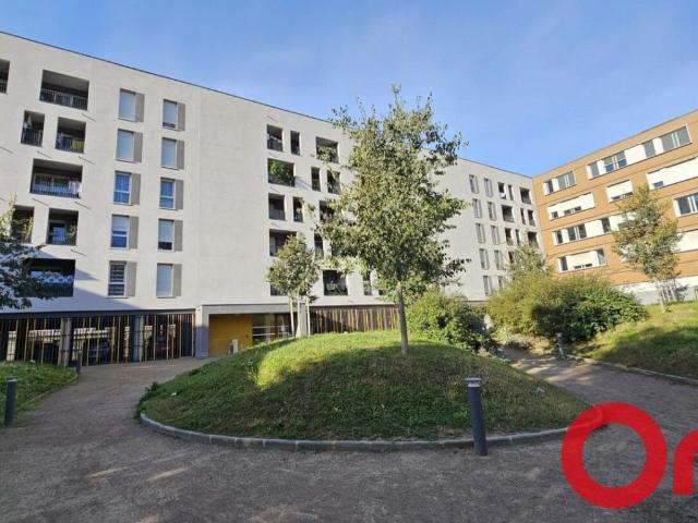 Appartement T4 avec grande terrasse vue mer et parking