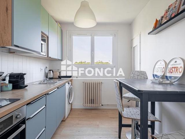 APPARTEMENT T4 avec place de parking et cave