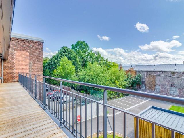 APPARTEMENT T4 AVEC TERRASSE CENTRE VILLE