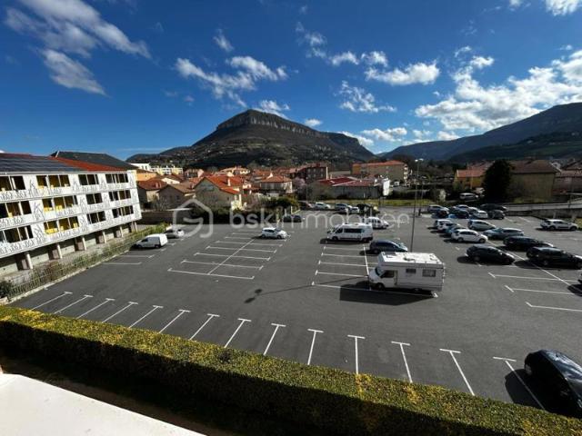 Appartement T4 avec VERANDA / PAKING PRIVATIF / CAVE