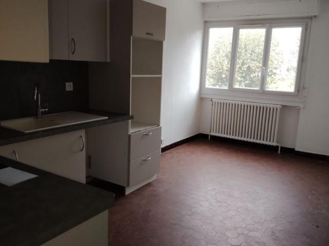 APPARTEMENT T4 CENTRE VILLE DE LA VERPILLIERE