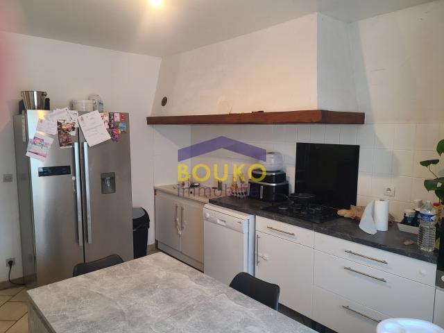 APPARTEMENT T4 CUISINE OUVERTE 3 CHAMBRES PARKING COUVERT