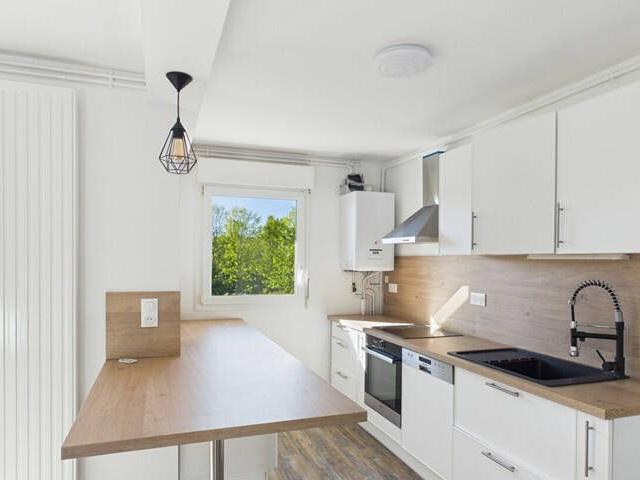 Appartement T4 cuisine équipée terrasse parking Quartier Clairlieu