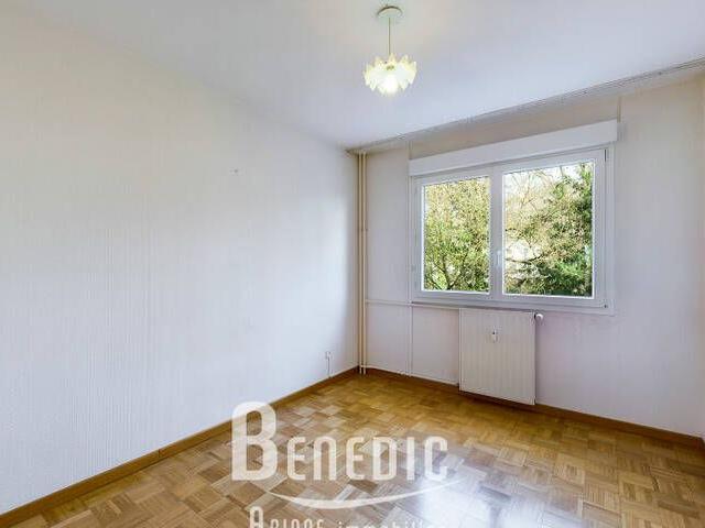 Appartement T4, cuisine semi équipée, balcon, cave, parking et nombreux rangements