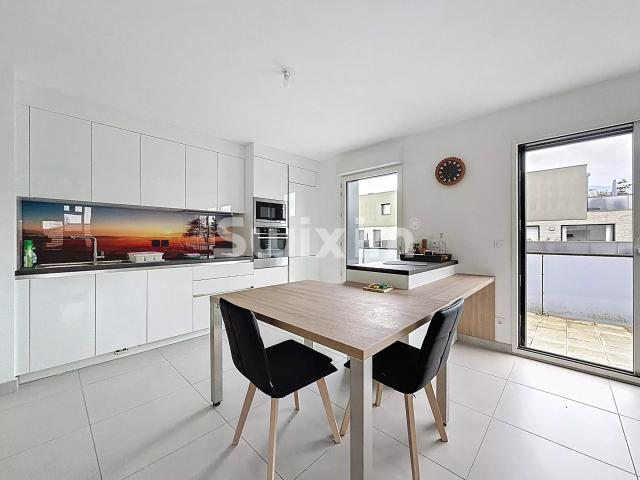 Appartement T4 de 82m2 avec terrasse de 22m2, cave et garage double!