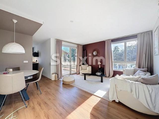 Appartement T4 de 84m2 avec terrasse de 21m2 et parking!