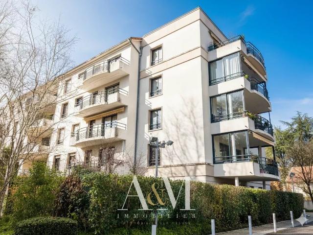 Appartement T4 de 90 m² + terrasse 14 m², cave et garage