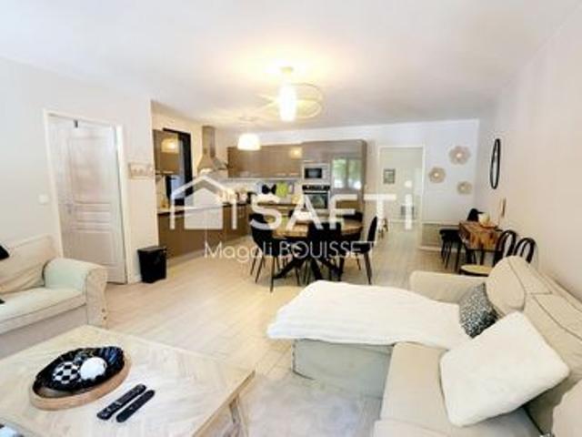 Appartement T4 de 91m², refait à neuf matériaux de qualité et vendu meublé, 9 couchages, terrasse, ascenseur, place de parking privée
