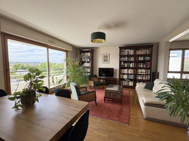 Appartement T4 de 96.67 m² avec terrasse et vue dégagée, ascenseur et stationnements