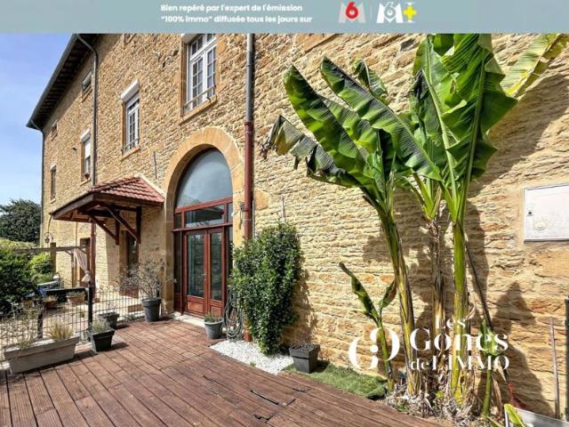 Appartement T4 de 100 M2 en pierre dorée avec terrasse et 2