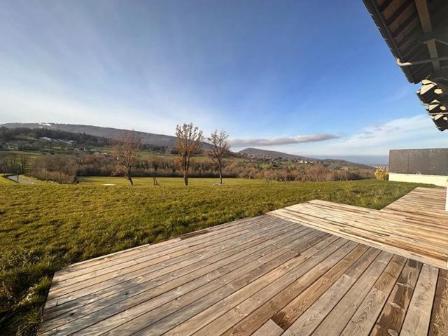 Reignier Ésery Magnifique Appartement en rez de jardin, dans un écrin de verdure proche du Golf