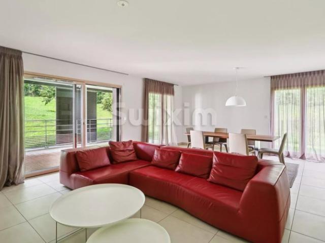 Appartement T4 de 122m2 avec terrasses, jardin, garage double et cave!
