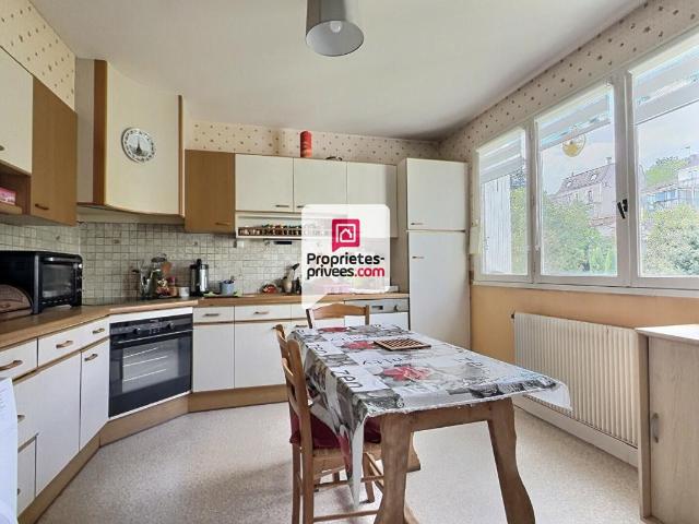 Appartement T4 d'env. 111m2 avec 3 ch ascenseur et parking couvert dans secteur prisé sur PERIGUEUX 24000