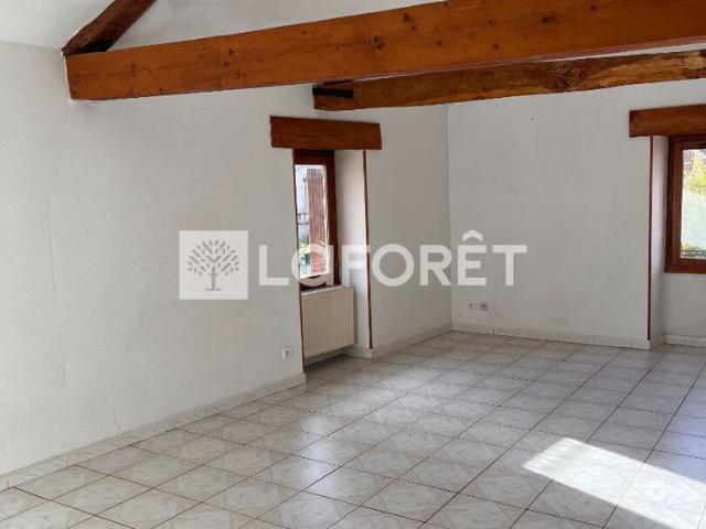 Appartement T4 Douelle à louer
