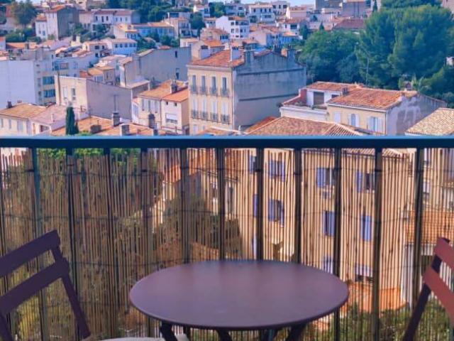 Appartement T4 en dernier étage avec terrasses, parking 13006 Vauban / Périer