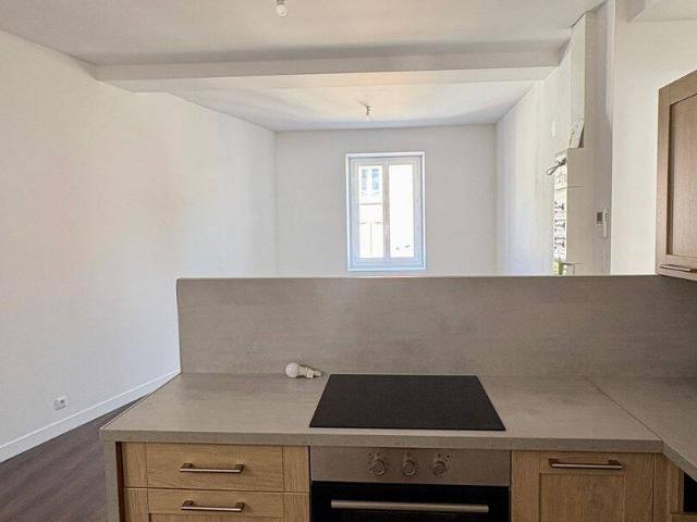 Appartement T4 en plein centre Meximieux proche Gare