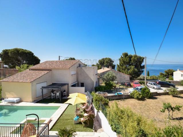 APPARTEMENT T4 ESPRIT MAISON AVEC PISCINE, JARDIN PRIVATIF DE 450 M² ET VUE MER L'ESTAQUE 13016 Marseille