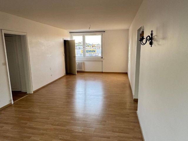 Appartement T4 lumineux au pied des transports, commerces et axes routiers