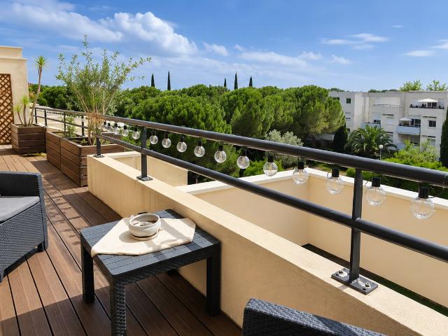 Appartement T4 Montpellier Millénaire Dernier étage avec terrasse, piscine et box fermé
