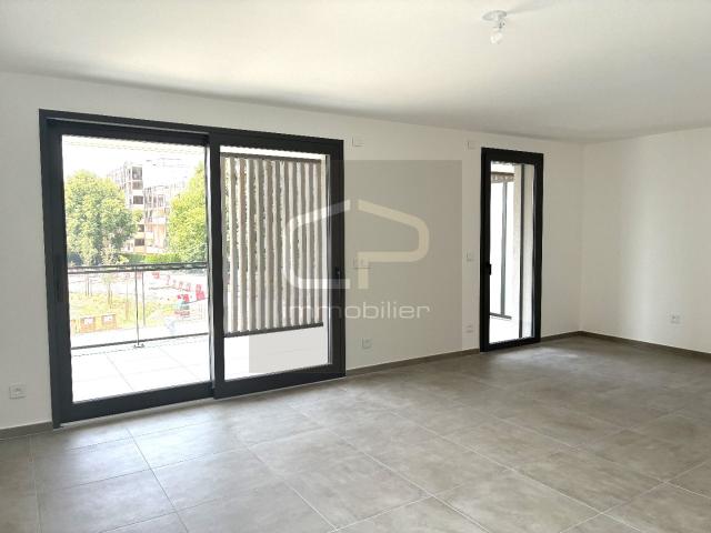 Appartement T4 neuf haut de gamme à vendre à Annecy le Vieux – Terrasse plein sud, garage double, proche lac d’Annecy