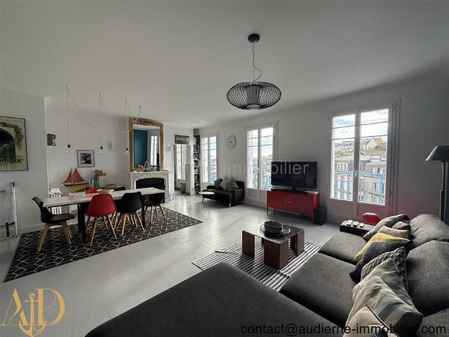 Appartement T4 Plein centre ville d'AUDIERNE vue sur le. 107m² Audierne