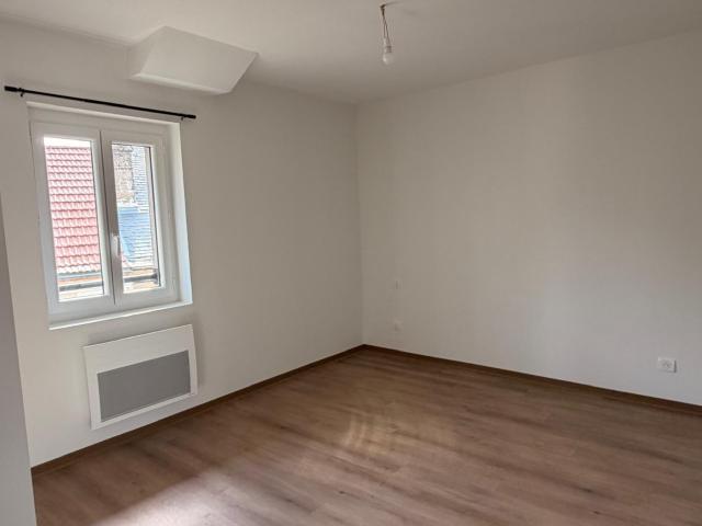 Appartement T4 rénové Centre de Grandrieu Disponible immédiatement