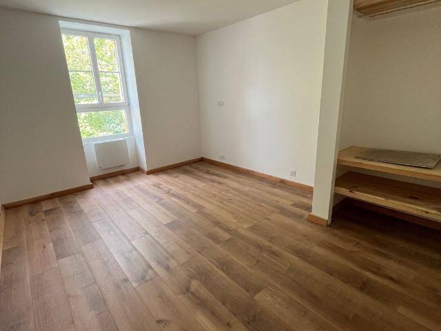 Appartement T4, rénové à neuf, dans maison ancienne, jardin. Dispo octobre 2026