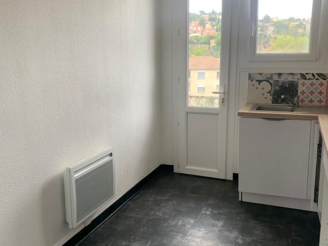 APPARTEMENT T4 RENOVÉ AVEC PLACE DE PARKING ET BALCON