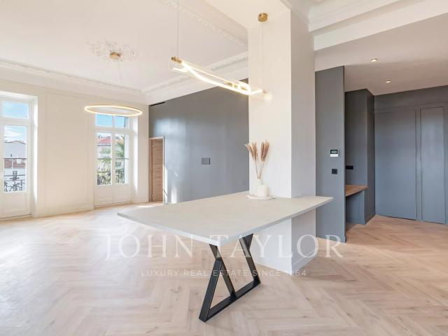 Appartement T4 Rénové dans Bâtisse Bourgeoise du XIXᵉ