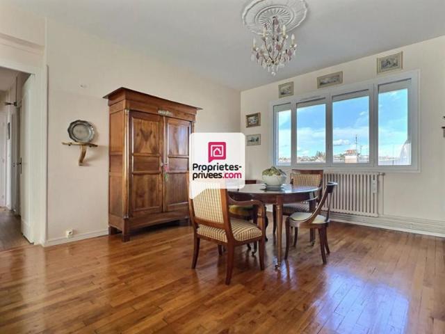Appartement T5/6 d'env. 106 m2 en dernier étage avec 4 ch. et cave dans secteur prisé sur PERIGUEUX 24000