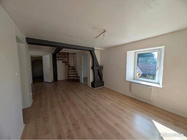 Appartement T5 92 m² – 3 chambres + Garage, Grenier et Cave – Chaux 90330