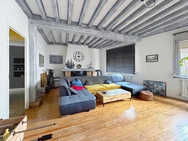 Esprit maison de ville – 166 m² – terrasse 20 m² et véranda