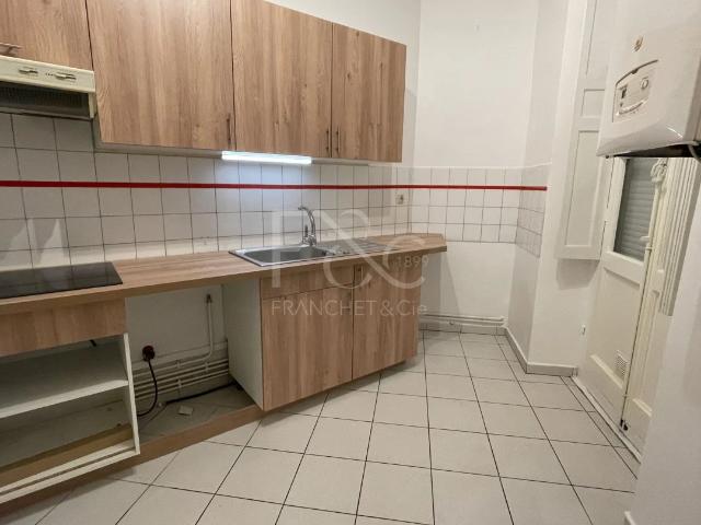 APPARTEMENT T5 A LOUER LYON 6EME ARRONDISSEMENT 182.42 m2 2 320 € charges comprises par mois