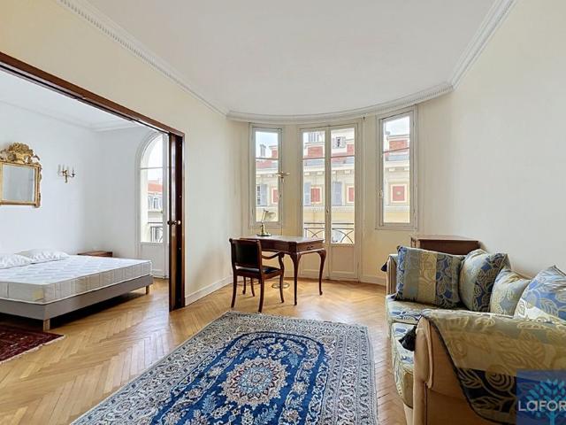 Appartement T5 à louer place Massena Nice