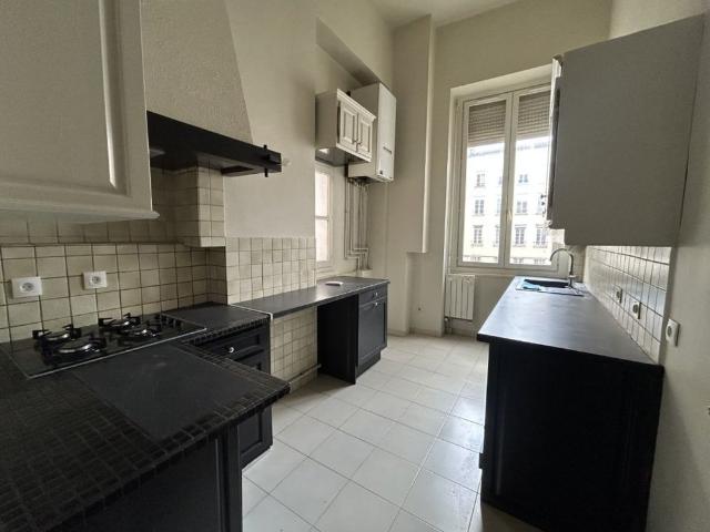 APPARTEMENT T5 A LOUER
