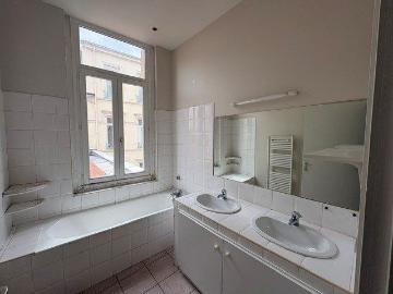 APPARTEMENT T5 A LOUER