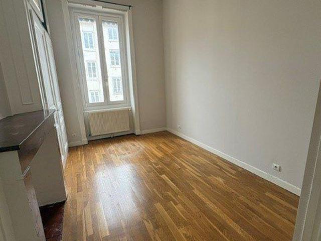 APPARTEMENT T5 A LOUER