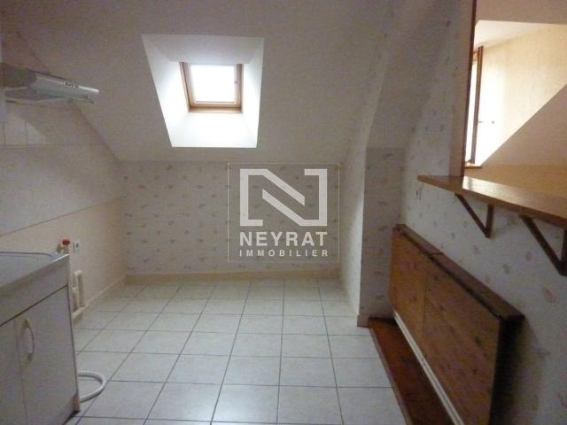 APPARTEMENT T5 A LOUER