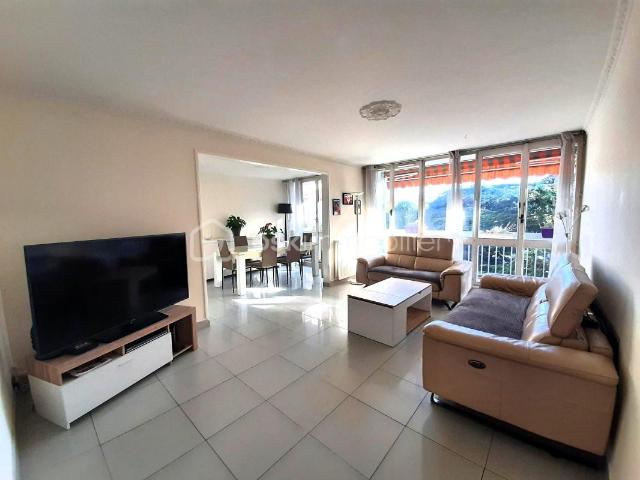 APPARTEMENT 5 PIECES 94 m² AVEC GRAND BALCON