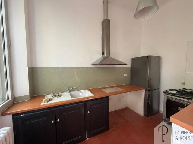 APPARTEMENT T5 BD ROI RENE