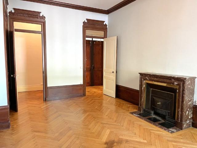 APPARTEMENT T5 CROIX ROUSSE 143.92m² avec cuisine équipée