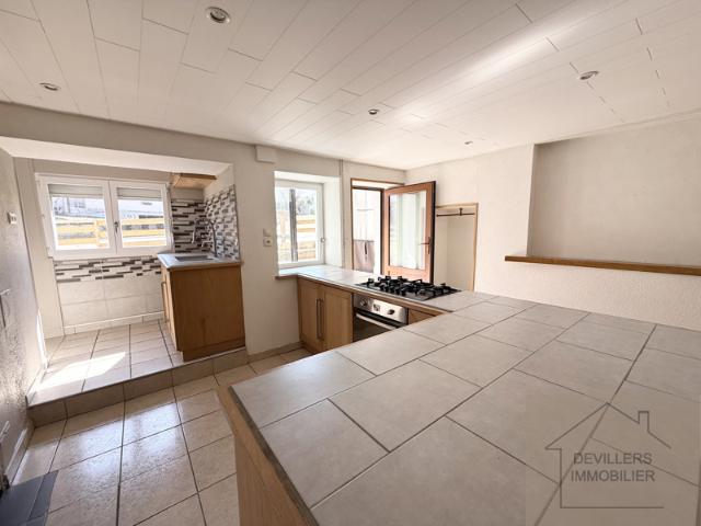 Appartement T5 de 95 m2 avec terrasse, parking et caves à Sa