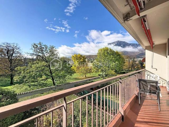 Appartement T5 de 113,67m2 avec balcon Résidence avec piscine
