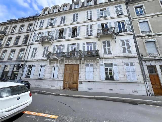 Appartement T5 de caractère – 135 m² Carrez / 150 m² utiles – Dernier étage avec ascenseur